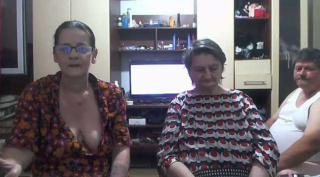 delicateMilfx naked stripping on cam for live sex video chat