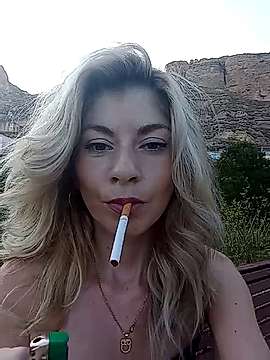 Ewelinatugatita naked stripping on cam for live sex video chat