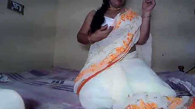 geetahousewife naked stripping on cam for live sex video chat