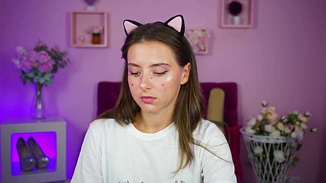 GloriaElmers naked stripping on cam for live sex video chat