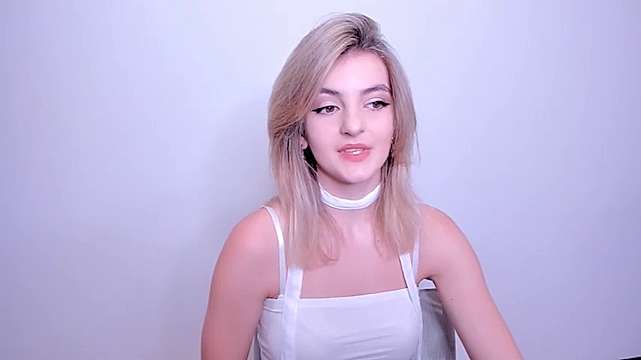 HelelGretta naked stripping on cam for live sex video chat