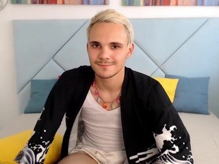 HenryyGrayy nude on cam – live sex chat
