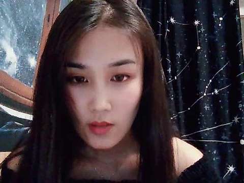 honhdoukiss1 naked stripping on cam for live sex video chat