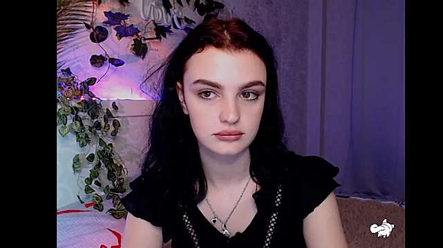 _HotVaillet_ naked stripping on cam for live sex video chat