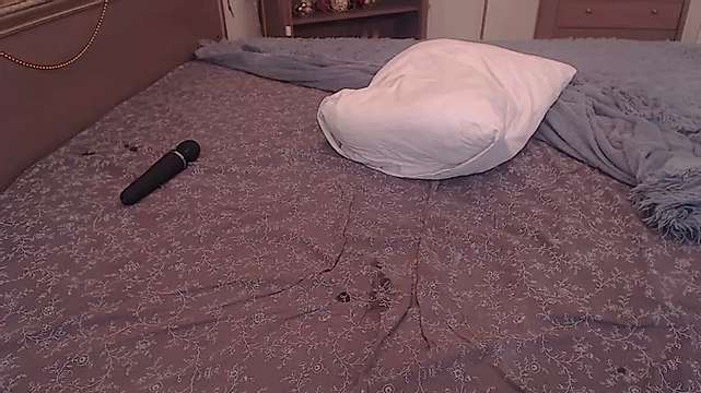 INDY_PERFECT naked stripping on cam for live sex video chat