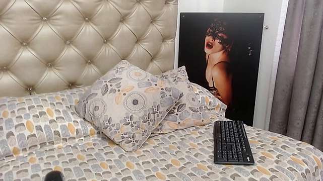 JANNA_ELTIT naked stripping on cam for live sex video chat