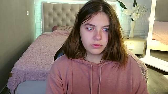 KarleeGreyy naked stripping on cam for live sex video chat