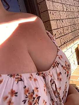 Lexi_Ann naked stripping on cam for live sex video chat