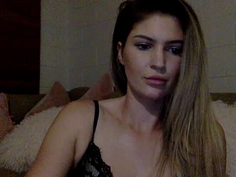 lexiiigirlll naked stripping on cam for live sex video chat