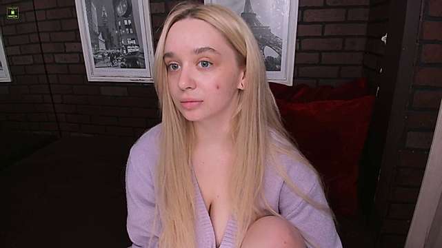 LiahSweety naked stripping on cam for live sex video chat