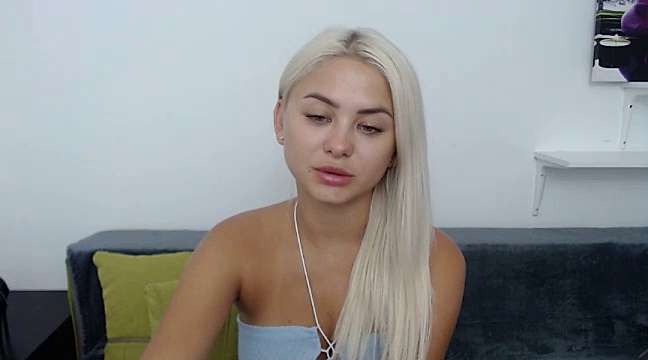 Lilly-Cute naked stripping on cam for live sex video chat