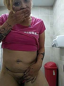 lindzybella naked stripping on cam for live sex video chat