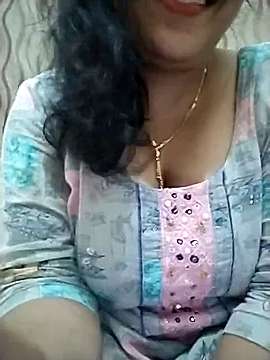 LoVeLe_sNeHa naked stripping on cam for live sex video chat