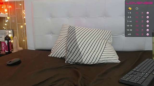 luna_af naked stripping on cam for live sex video chat