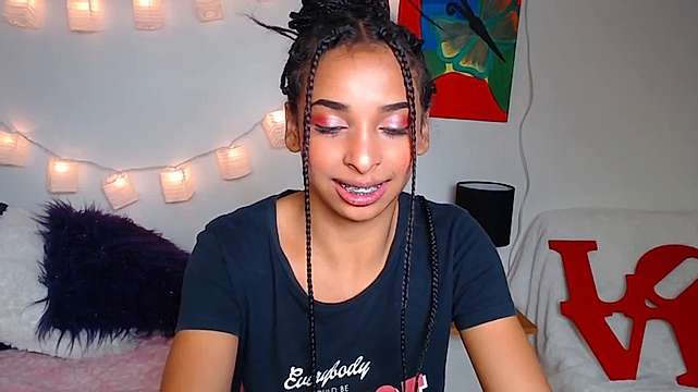 marel_blu naked stripping on cam for live sex video chat