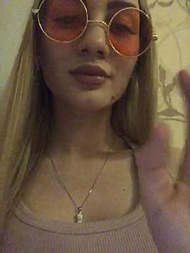 Mary_Quincy naked stripping on cam for live sex video chat