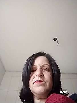 mell43@xh naked stripping on cam for live sex video chat