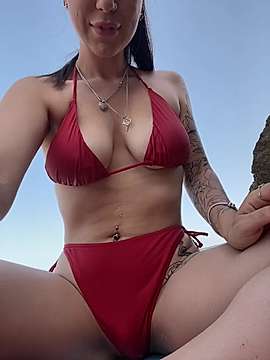 MoorMeow_ naked stripping on cam for live sex video chat