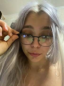 Nami_shoolgirl naked stripping on cam for live sex video chat