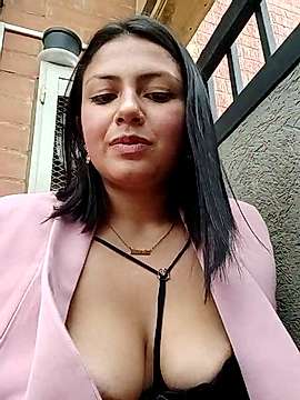 nataly_moon naked stripping on cam for live sex video chat