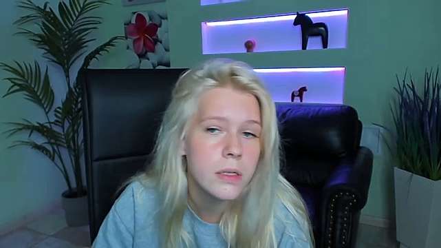 _Nicole_elliston naked stripping on cam for live sex video chat