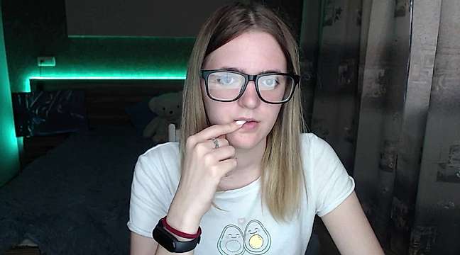Nikaaa_ naked stripping on cam for live sex video chat