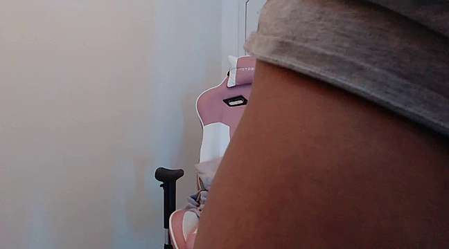 Paulistinha_Paulistinhas2 naked stripping on cam for live sex video chat