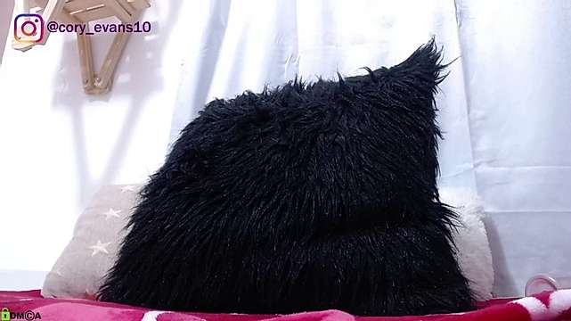 queen_violett naked stripping on cam for live sex video chat