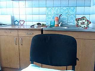 QueenLana naked stripping on cam for live sex video chat