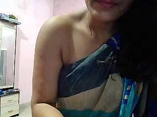 Rashmi_Sweet naked stripping on cam for live sex video chat