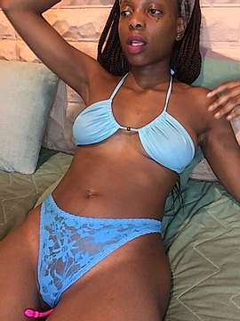 Raxie_love naked stripping on cam for live sex video chat