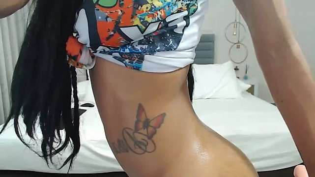 SamantaPitt naked stripping on cam for live sex video chat