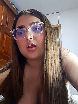 Sarauwu naked stripping on cam for live sex video chat