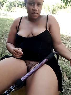 sassy_zee naked stripping on cam for live sex video chat