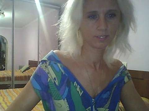 SunnyGirl18 naked stripping on cam for live sex video chat