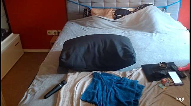 Sweet_Luna89 naked stripping on cam for live sex video chat