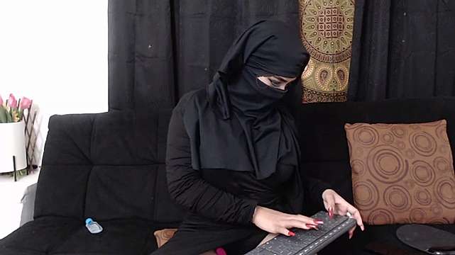White_Moon12 naked stripping on cam for live sex video chat