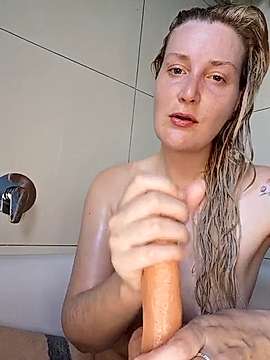WickedMuffin naked stripping on cam for live sex video chat