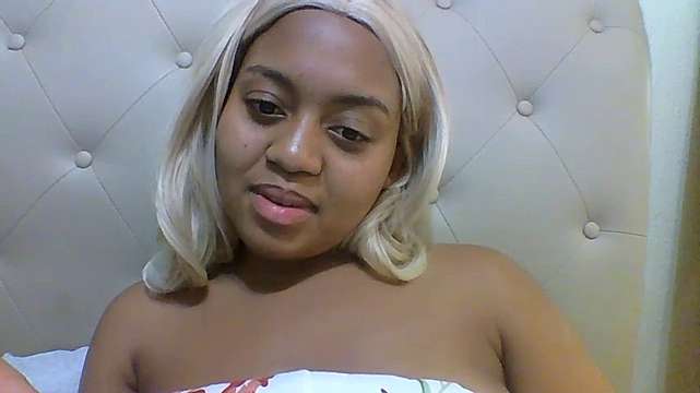 yellowmelow naked stripping on cam for live sex video chat