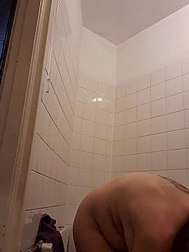 Yorinneke naked stripping on cam for live sex video chat