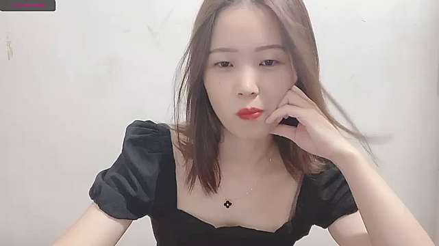 YY-001 naked stripping on cam for live sex video chat