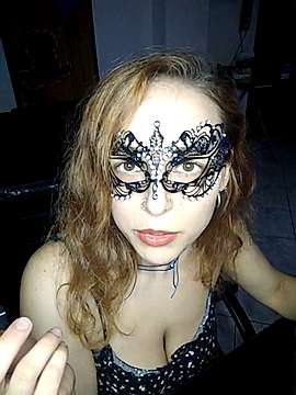 Zaya_Smiles naked stripping on cam for live sex video chat