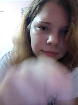 Zulia_Kiska naked stripping on cam for live sex video chat