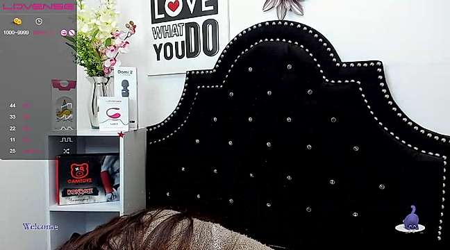 Abbyleel naked stripping on cam for live sex video chat