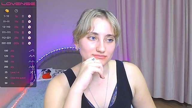 Alice_Richarson naked stripping on cam for live sex video chat