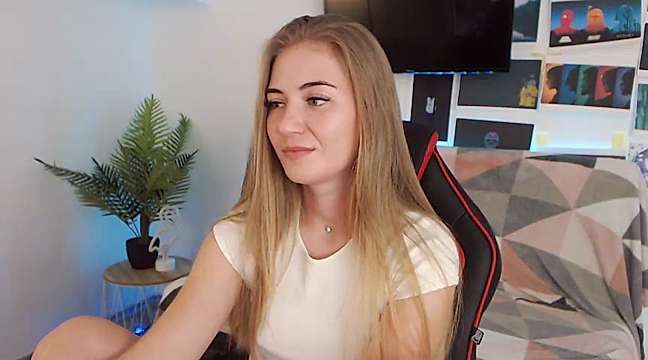 Amanda_Stone naked stripping on cam for live sex video chat