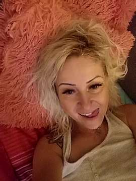 Angelleyes82 naked stripping on cam for live sex video chat