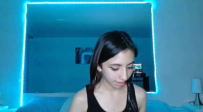 Annie-28 naked stripping on cam for live sex video chat