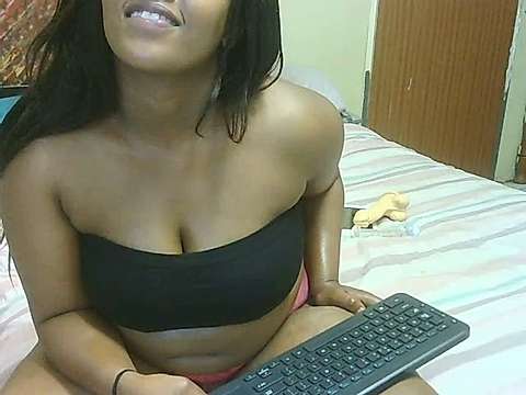 Aquaafrica naked stripping on cam for live sex video chat