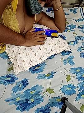 Bobikijawani naked stripping on cam for live sex video chat